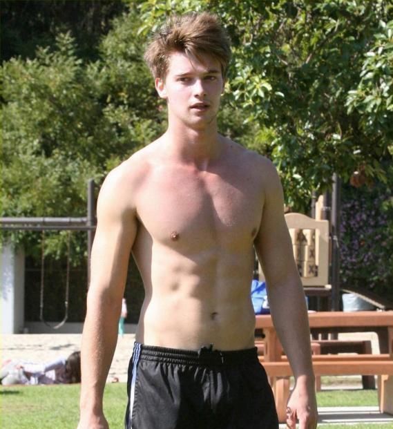 两个儿子|守灵小伙看到女尸太漂亮，一时没忍住竟欺负了她，女尸活了