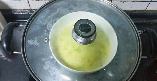 蒸鸡蛋羹,别只知道加温水,滴上几滴“它”,蛋羹细滑无蜂窝