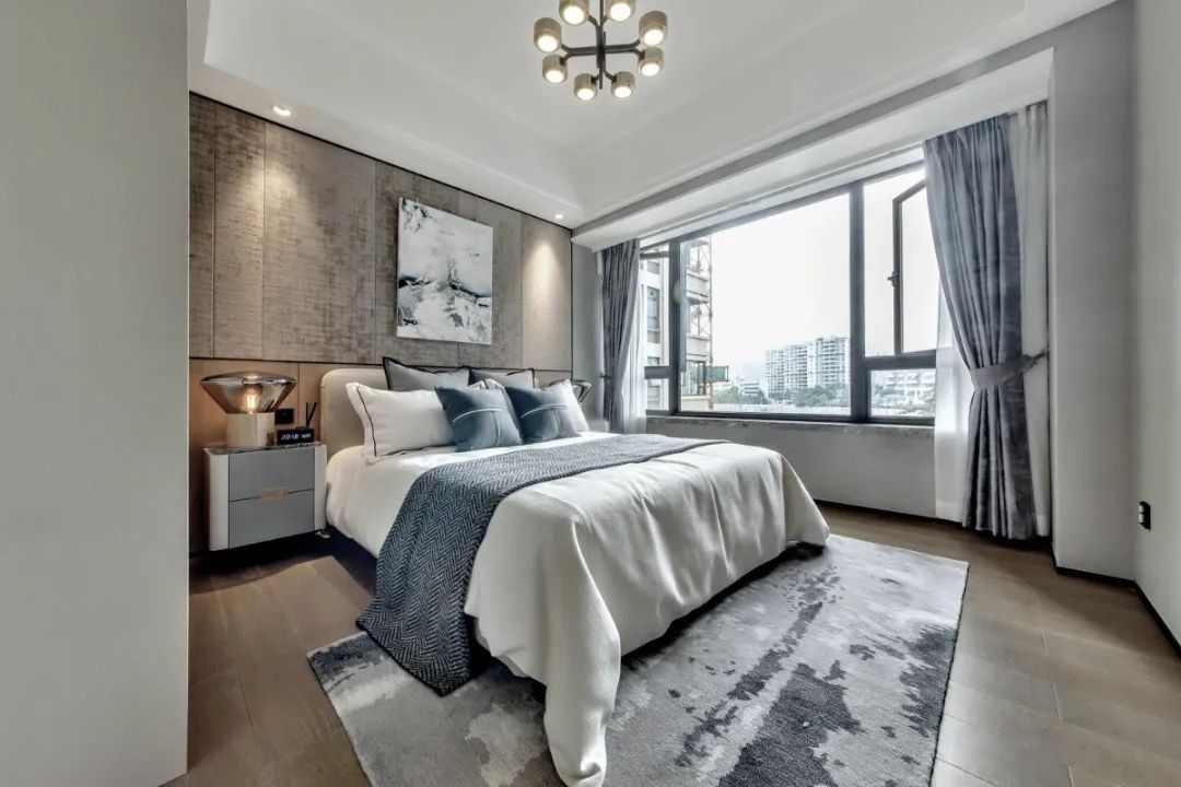 灰色|180㎡现代,硬包与木饰面,舒适精致的软装,营造优雅的档次感