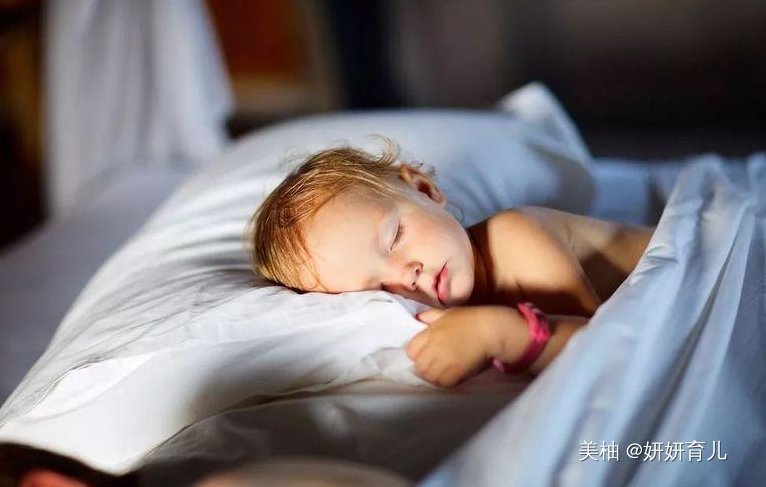 生长激素|孩子不长身高,父母要重视,可能和这3个“坏习惯”有关