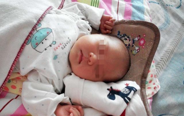 怀孕期间|因吃奶太用力,被妈妈用剪刀划花的男孩,如今怎么样了