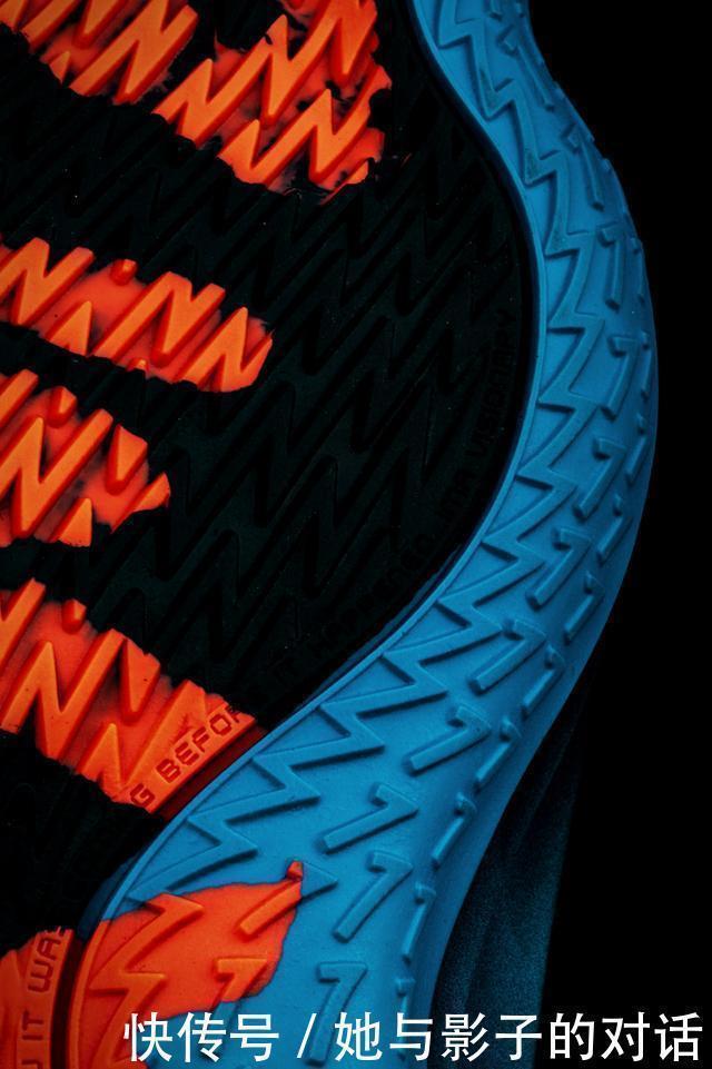 d鸳鸯撞色+裸眼3D!上脚这双鞋,谁都忍不住多看两眼