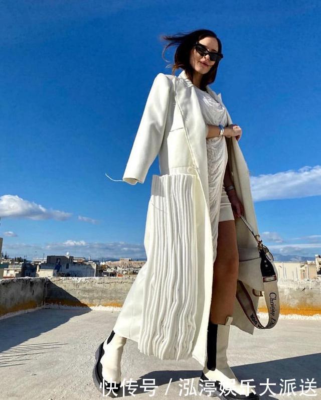 不管大衣还是羽绒服,女人少买黑色,这3种颜色更高级,洋气减龄