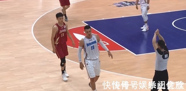 朱旭航|过分了!翟晓川故意撞倒朱旭航被吹违体,8中1情绪失控?吴前不满