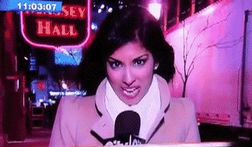 |搞笑GIF：姑娘长点心吧 对面住的可都是单身汉啊