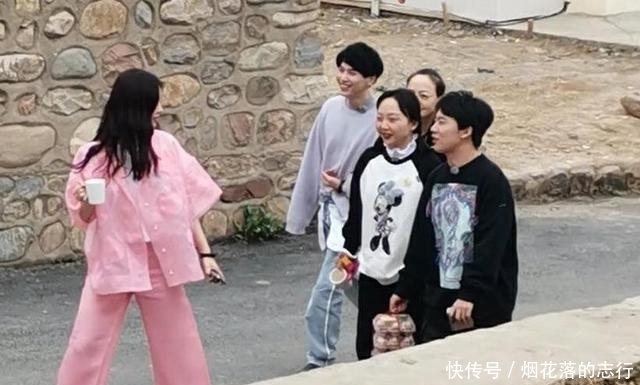 郭麒麟退出《跑男》，转身参加另一档节目，看清综艺类型：会享受