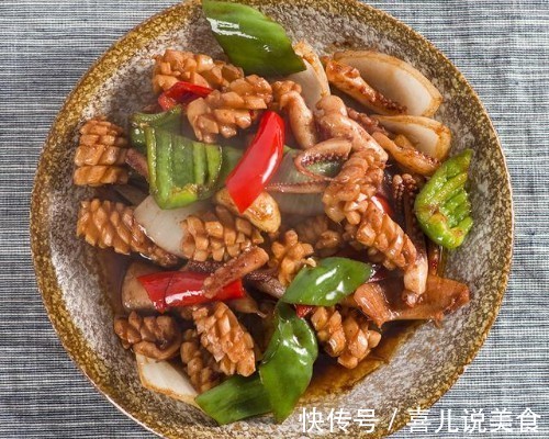 鱿鱼这么做最简单，开胃解馋又下饭，米饭遇上它有多少都不够吃！