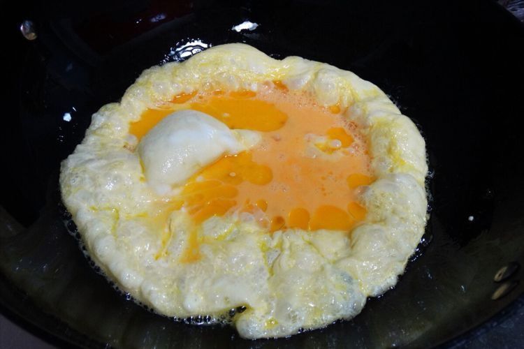 青椒炒鸡蛋,先炒青椒还是鸡蛋?用对方法,青椒脆嫩鸡蛋爽滑