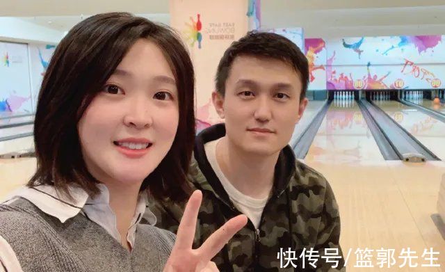 美国女排|惠若琪晒照,给老公庆生,现实才残酷,生娃后她的脸比老公的还大