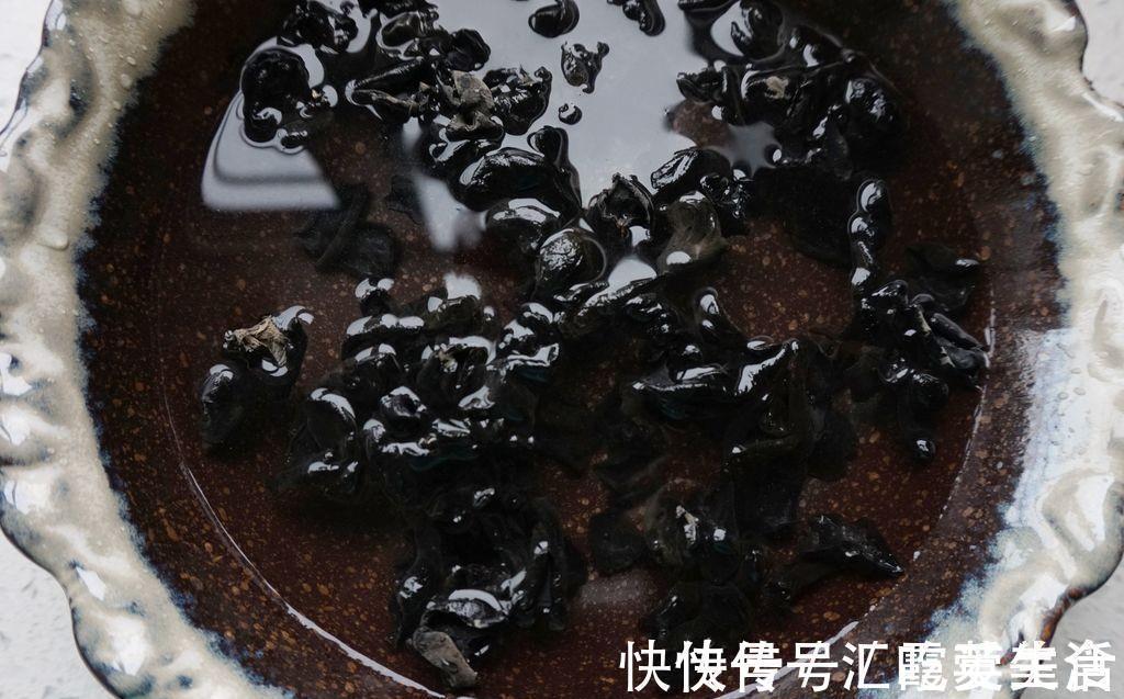 黑木耳|这道菜是“一次性”菜，没吃完倒掉也不要隔夜吃，不然危害很大
