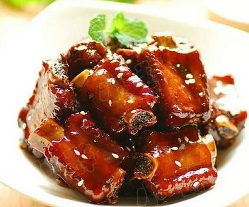 美食推荐：糖醋排骨，干锅娃娃菜，红烧鱿鱼，开胃金针菇的做法