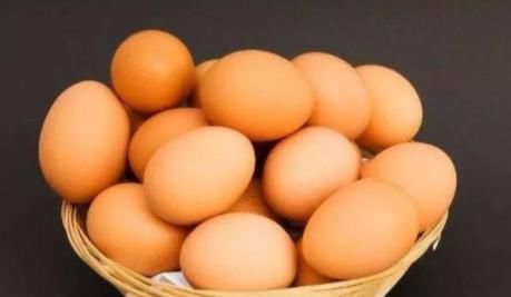 营养物质|买鸡蛋的时候应该选择大的还是小?做以下几件事,越远离疾病越好