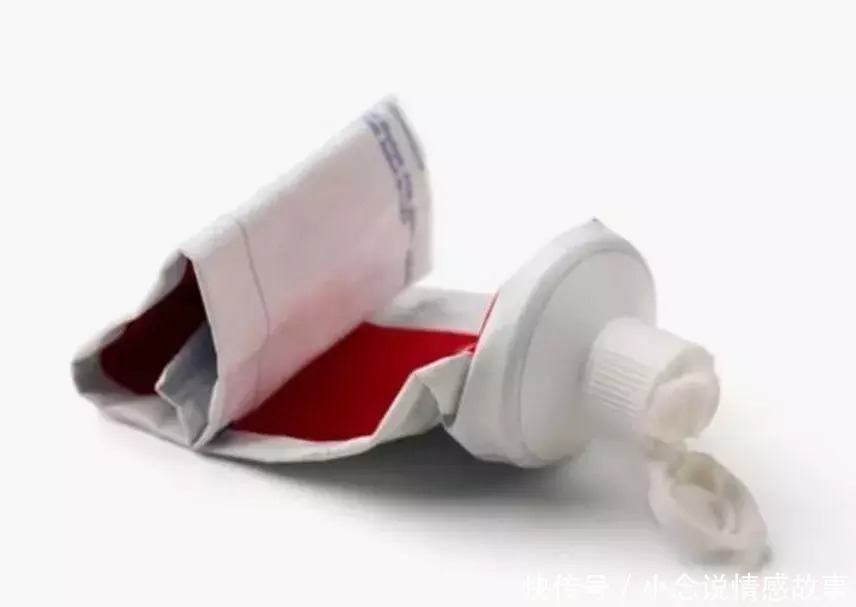 厨房|牙膏皮不要扔,剪一剪放厨房,解决了很多问题