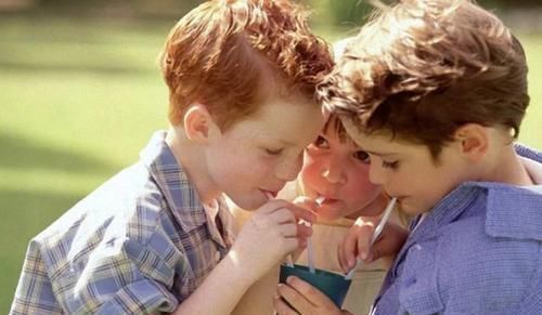 耳朵|男童耳朵难受,去检查才发现耳朵里长了蛆,有些恶作剧家长要制止