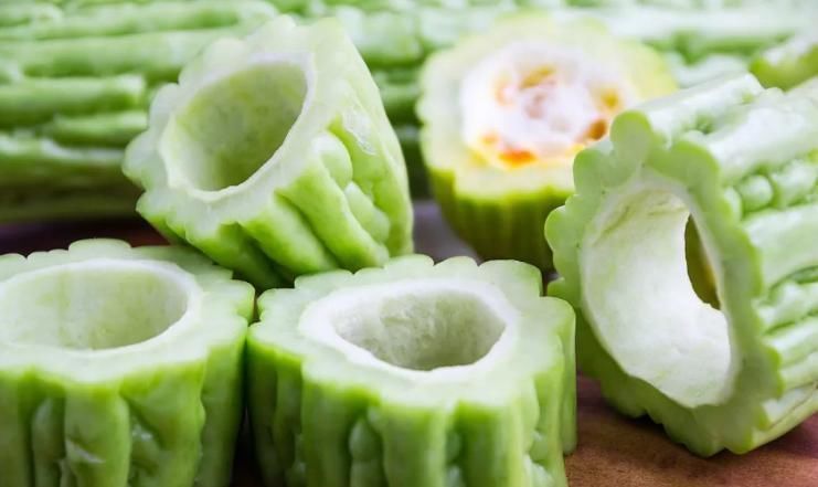 苦瓜配绿豆,不出三天,头晕手麻消,颈椎病肩周炎,也慢慢消失了