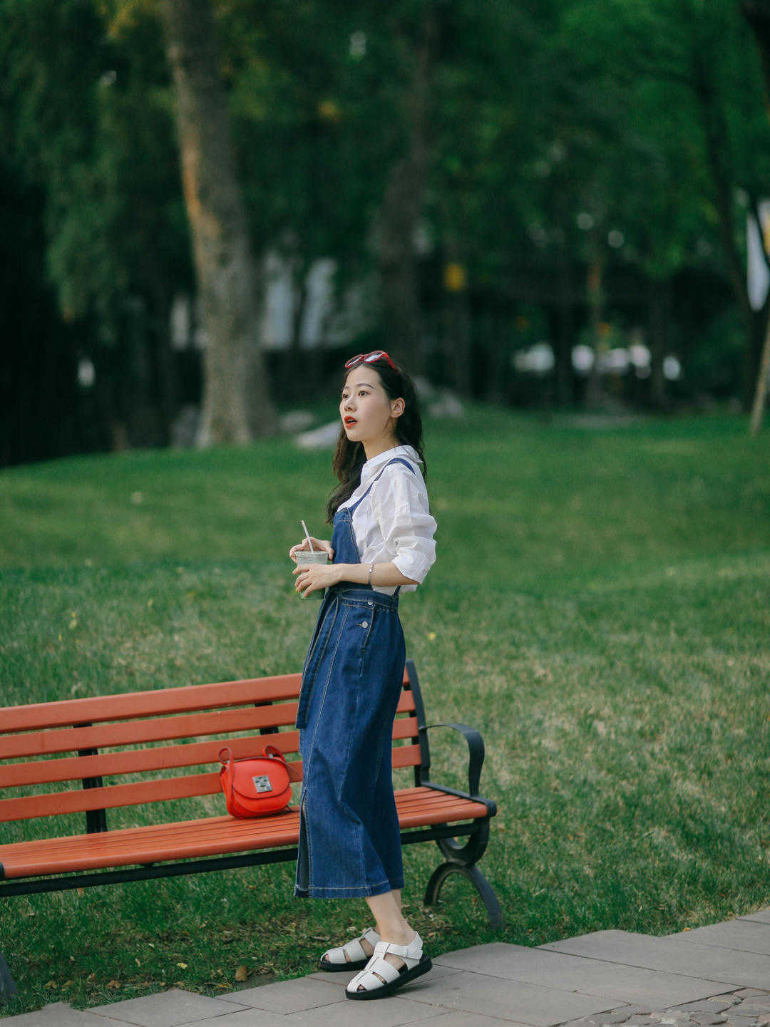 高跟鞋|牛仔裙也适合职场化，好看还减龄，可以这样穿，原来30+的女人更合适