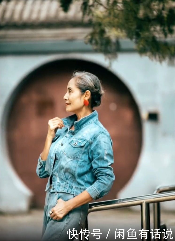 羡慕|70岁“天蝎奶奶”火了,穿牛仔装又美又飒,身材曲线年轻人都羡慕