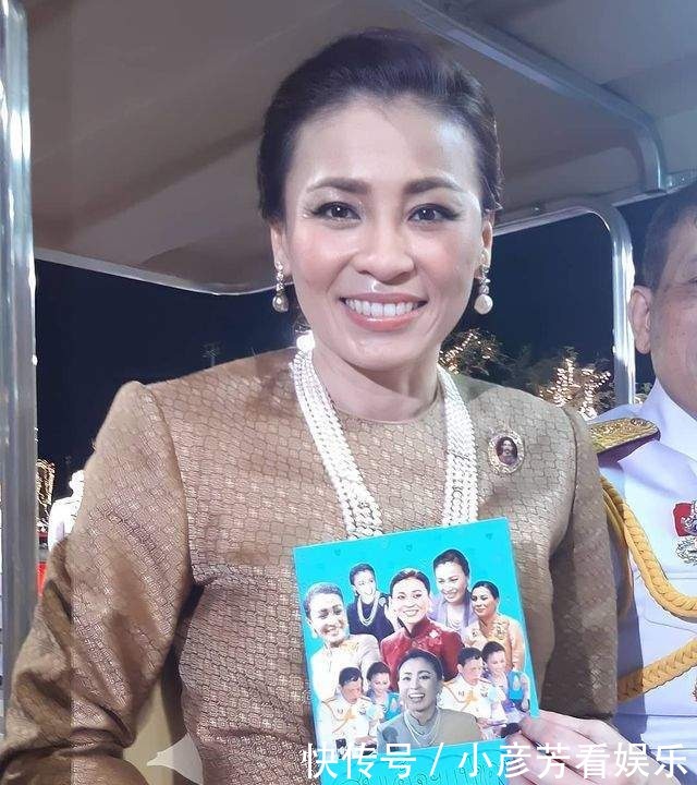 苏提达|诗妮娜不在眼前苏提达放松警惕?一身土豪金显俗气,直筒腰输贵妃