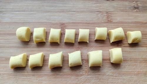 冬天这美味抓紧吃，酥香软糯，我家每年做几百个，家人依然吃不腻