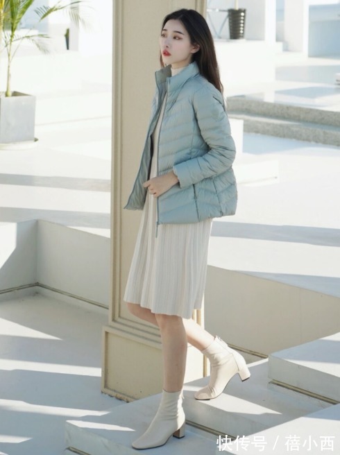 内搭 “羽绒服”怎么穿才不丑?内行人都知道,选对内搭和下装才是关键