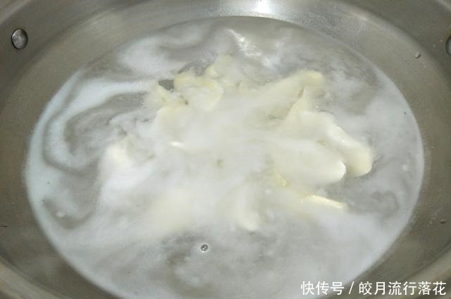 饺子|冻水饺怎么煮,用冷水还是热水教你正确方法,饺子不破皮不露馅