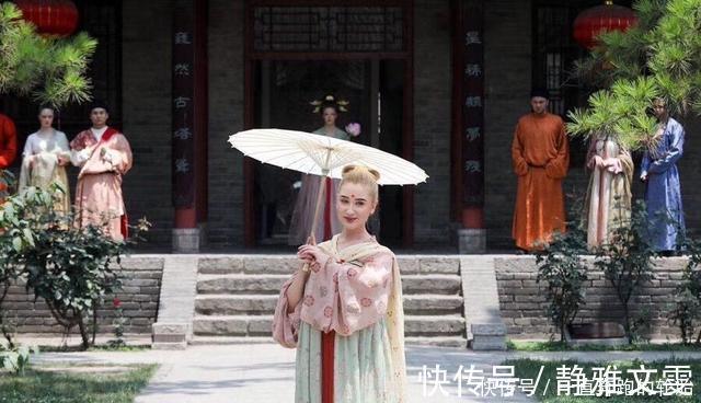 胡人!外国也有“汉服热”,当外国人穿上中国汉服,像是胡人,很惊艳