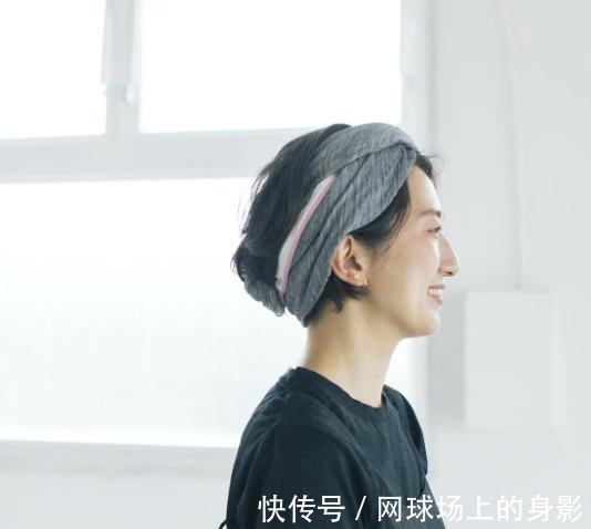 减龄 50+日本女士的夏季穿搭，运用极简风，不扮嫩不花哨，优雅又减龄！
