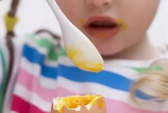 蛋黄|一岁前,十种食物孩子还不能吃,家长千万别掉以轻心