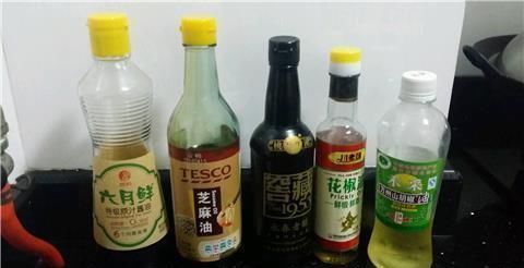 哈气|凉粉,又麻又辣吃得直流汗水,嘴直哈气