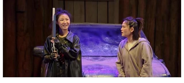 “表情帝”金靖表演風(fēng)格被質(zhì)疑，離開春晚舞臺(tái)之后為何屢屢翻車？