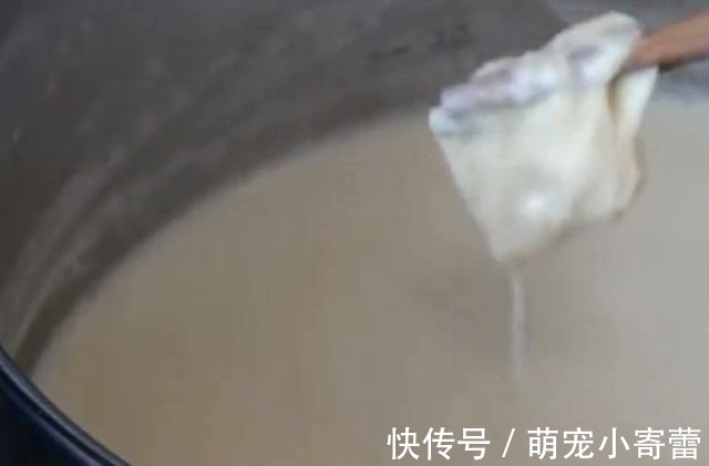 豆腐脑自制方法:不用石膏,口感嫩滑雪白漂亮,1斤黄豆全家管够