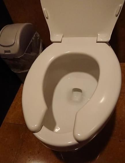 为什么美国的厕所,马桶前面会有一个缺口,有什么特别之处吗?