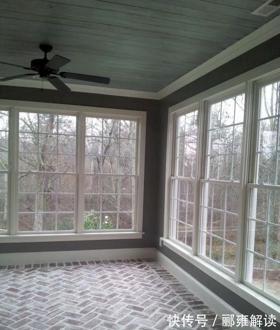 出家门|邻居坚持用红砖铺地,省下一半装修费,看完效果大家争相模仿!