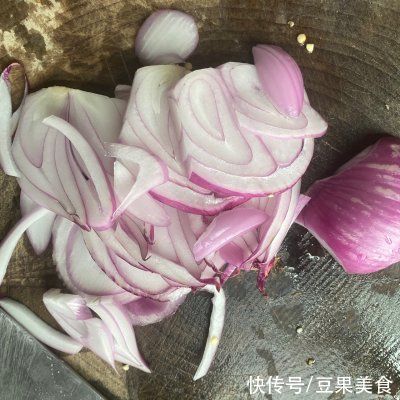 做法|你干锅猪头肉的正宗做法，简单几步，越吃越上瘾