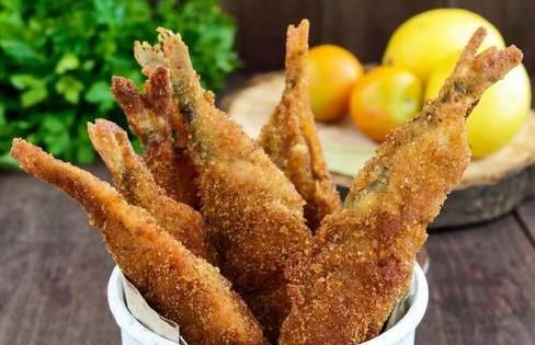 炸鱼时，裹面粉还是裹淀粉？都不对，教你正确方法，外酥里嫩