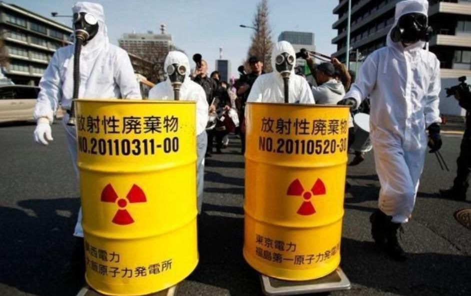 他是英国毒王，死后尸体不能火化，只好装进半米厚铅棺深埋