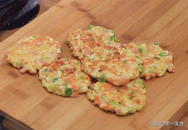 一滴水|厨师长教你豆腐新吃法，不加一滴水做出外酥里嫩的煎饼，简单易学