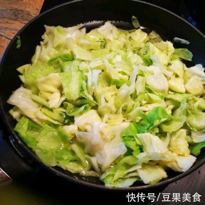小勺|#夏日开胃餐#不用炸辣椒油也能做出超级开胃的呛拌卷心菜