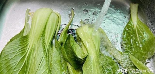 炒青菜怎么做才不发黑教你正确做法,翠绿又脆嫩,3窍门要牢记