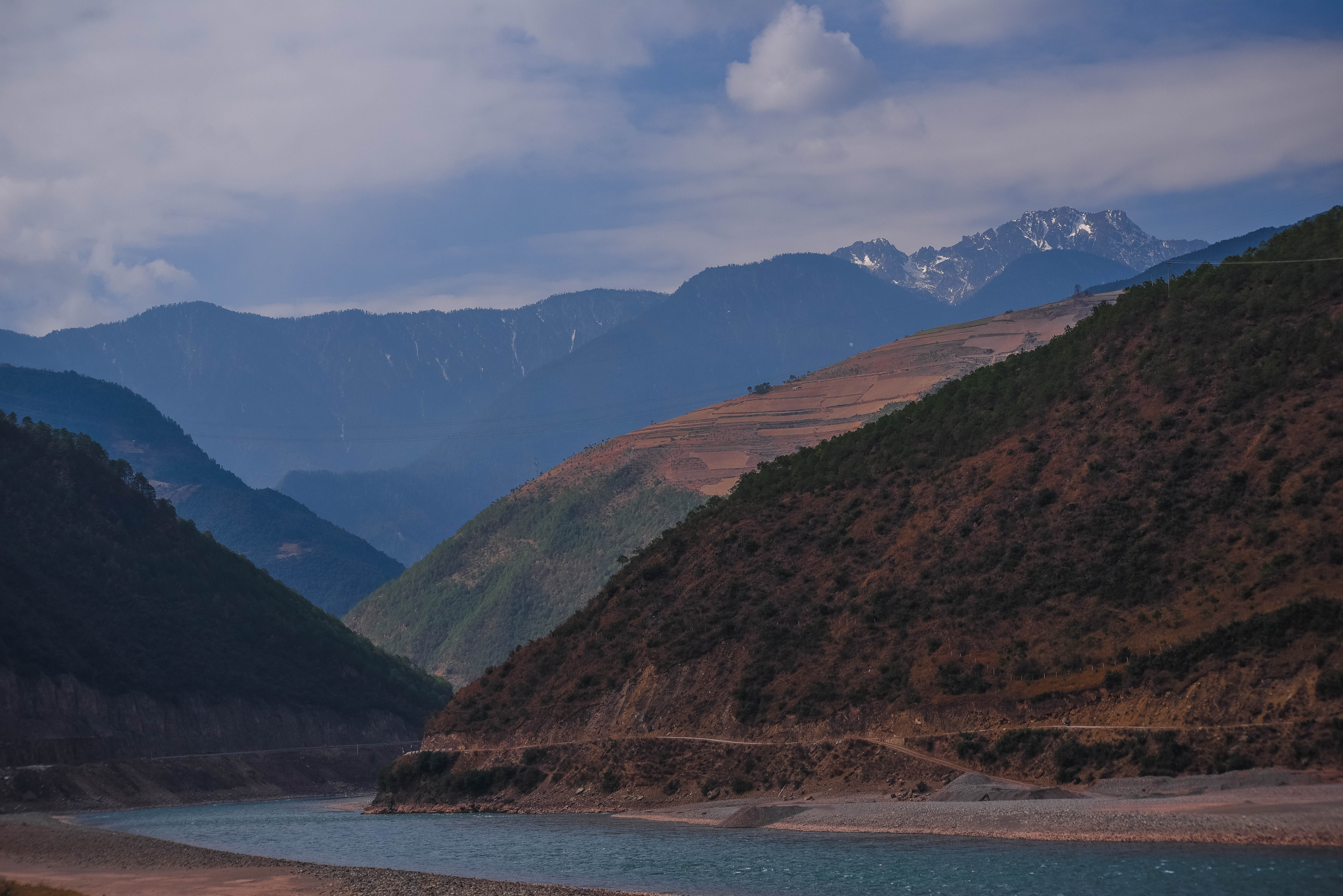 自驾横断山脉：1000公里大环线，澜沧江边转山，之后泡温泉