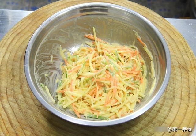 香煎土豆饼|土豆不炖不炒不油炸，3分钟秘制新吃法，香酥柔软，做一盘不够吃