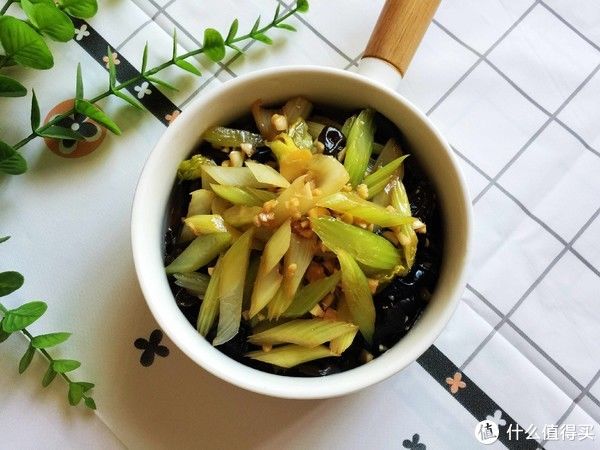 芹菜段|建议：不管有钱没钱，一定要让父母多吃这菜，低脂低卡，对身体好