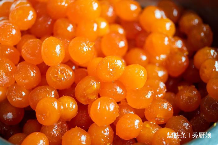 腌鸡蛋只放盐大错特错,最后一步加点它,鸡蛋不臭,个个起沙流油