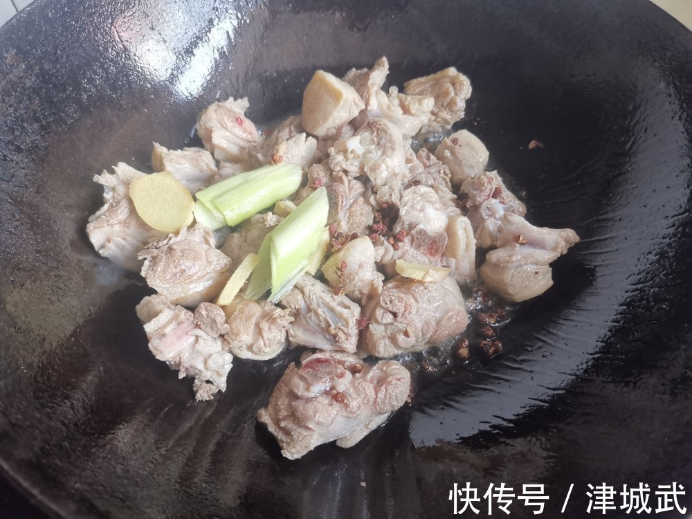 上火|吃牛羊肉不如吃它，7块钱一斤，炖一锅滋补去燥又解馋，真香