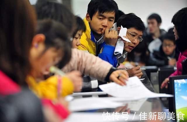 985大学|985大学生,活成一个“笑话”,父母:砸锅卖铁供他读书错了吗