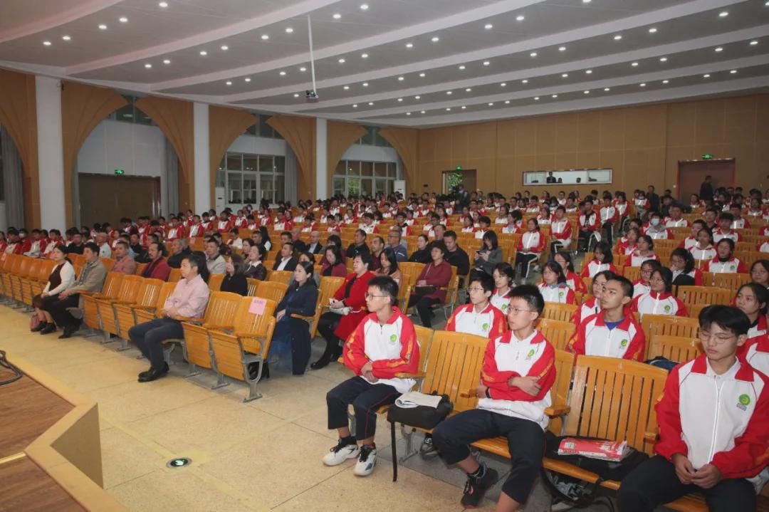 德化一中@工美教授周金田出席并参加德化一中“陶瓷艺术作品捐赠仪式”活动