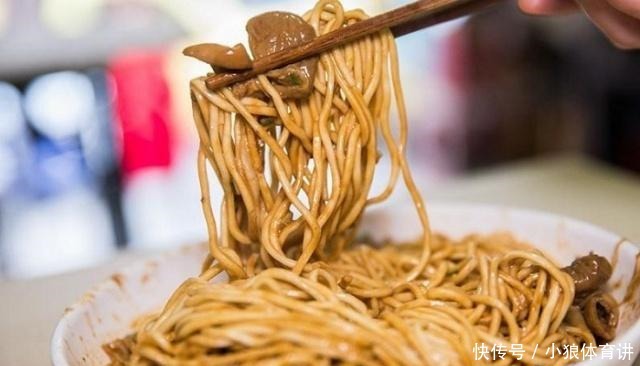 调芝麻酱可别直接倒水,要做这一步,才能香气四溢,酱也不会泄!