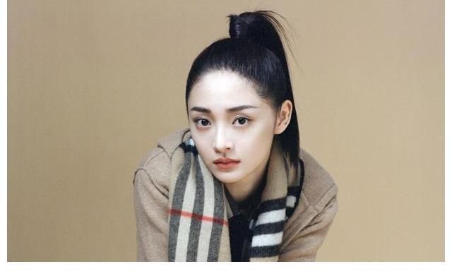 节目|周洁琼和《跑男》格格不入令人尴尬，但却打开了节目逆袭的突破口