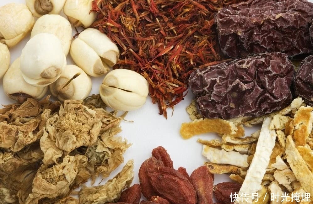 不起眼|蒲公英泡水喝只能降火?要是有这些病症也能用蒲公英来缓解