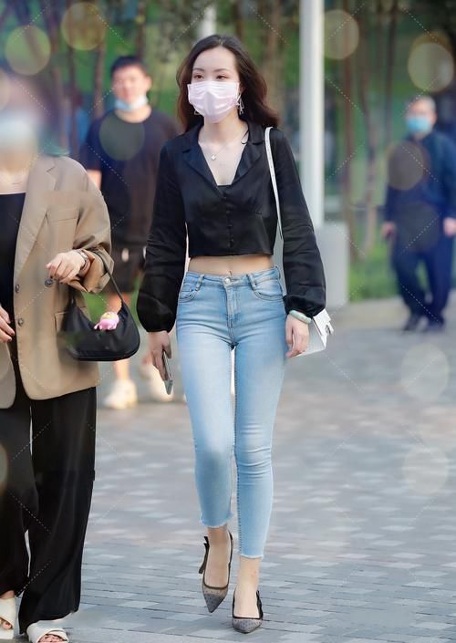 小知识 高级的真丝面料,搭配简单的黑色,时尚大气